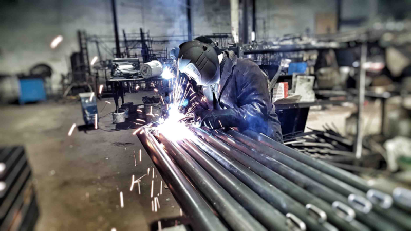 Какие материалы используют при изготовлении уличного спортивного оборудования в Перми?